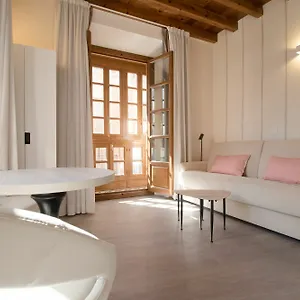 https://malaga4you-nosquera-center.1costadelsol.com